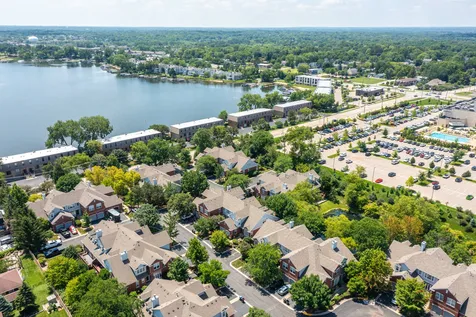 38 Lakebreeze Court Lake Zurich IL 60047