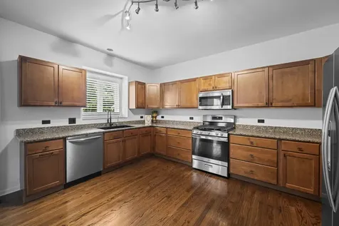 219 Elm Avenue Mundelein IL 60060