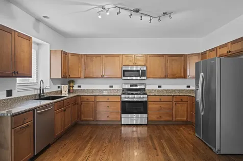 219 Elm Avenue Mundelein IL 60060