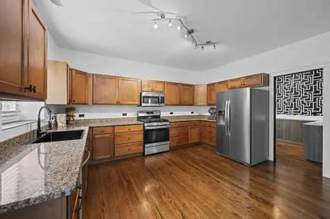 219 Elm Avenue Mundelein IL 60060