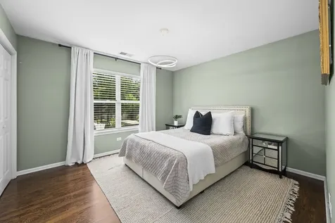 219 Elm Avenue Mundelein IL 60060