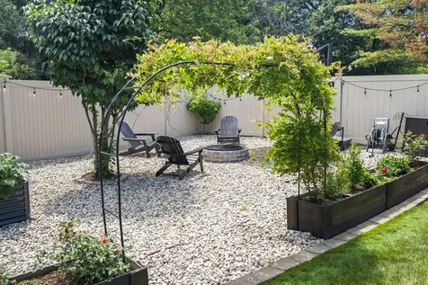 219 Elm Avenue Mundelein IL 60060