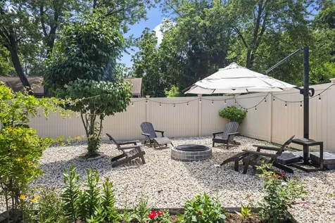 219 Elm Avenue Mundelein IL 60060