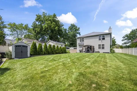 219 Elm Avenue Mundelein IL 60060