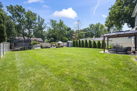 219 Elm Avenue Mundelein IL 60060
