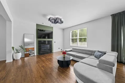 219 Elm Avenue Mundelein IL 60060