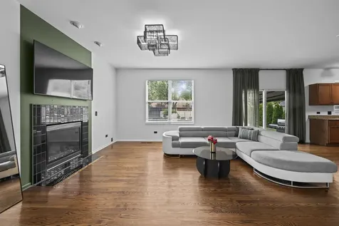 219 Elm Avenue Mundelein IL 60060