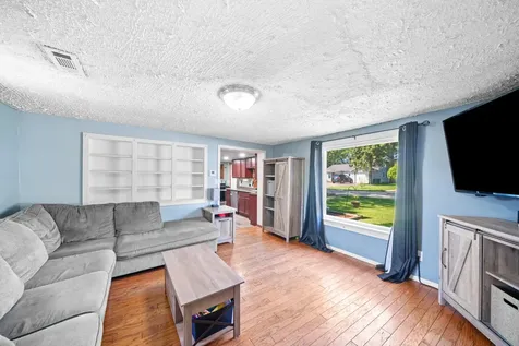 817 South Hugh Street Plano IL 60545