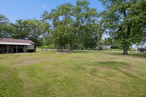 5472 East 2000n Road Kankakee IL 60901