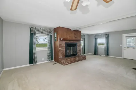 5472 East 2000n Road Kankakee IL 60901
