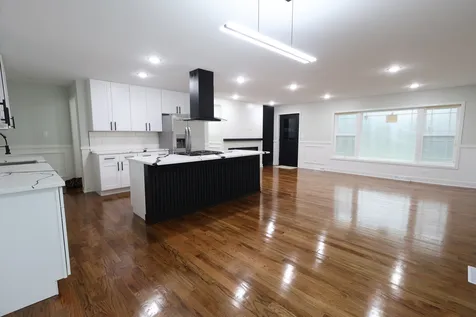16644 Maple Street South Holland IL 60473
