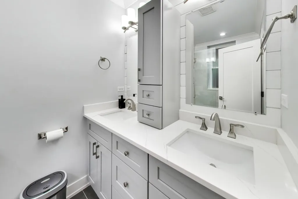 616 East 46th Street Chicago IL 60653