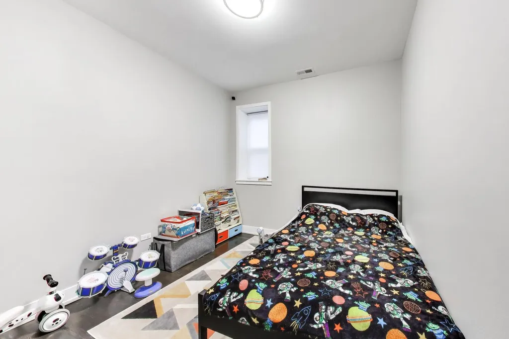 616 East 46th Street Chicago IL 60653