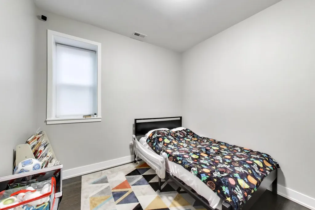 616 East 46th Street Chicago IL 60653