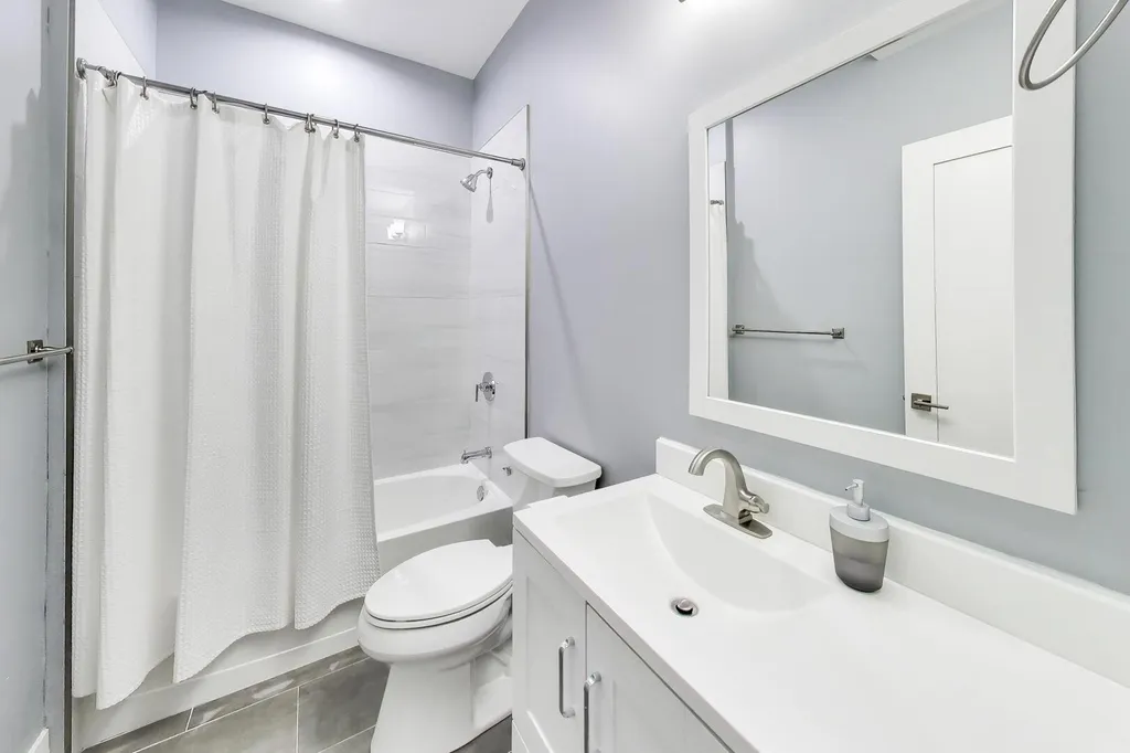616 East 46th Street Chicago IL 60653