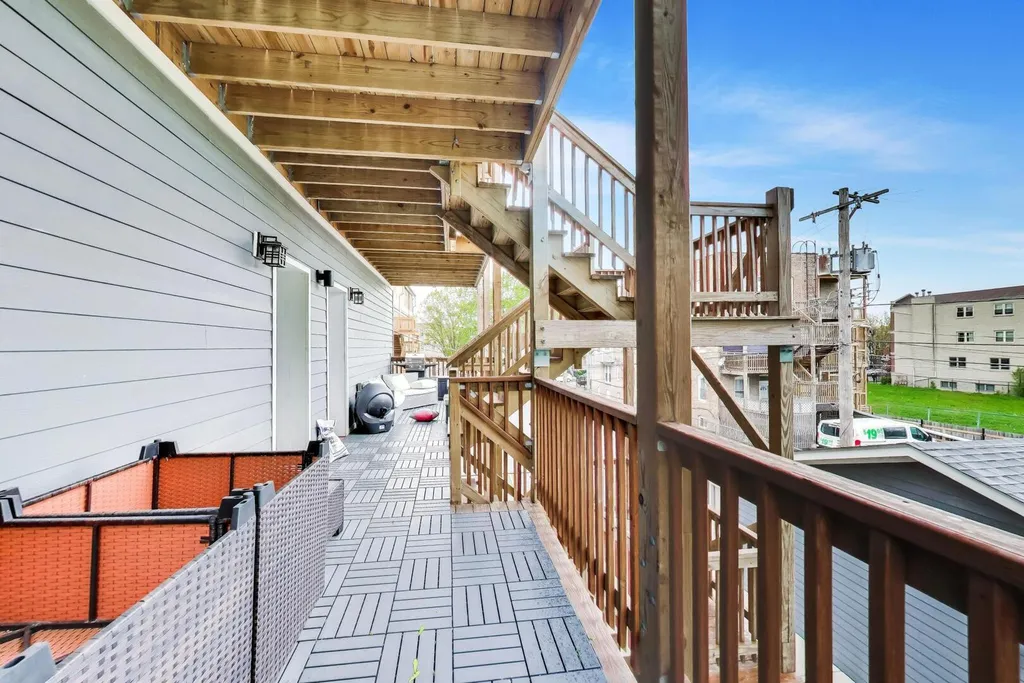 616 East 46th Street Chicago IL 60653