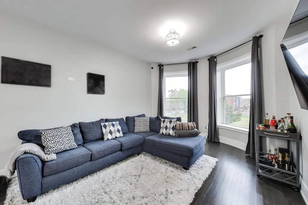 616 East 46th Street Chicago IL 60653