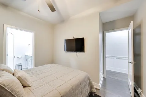 616 East 46th Street Chicago IL 60653