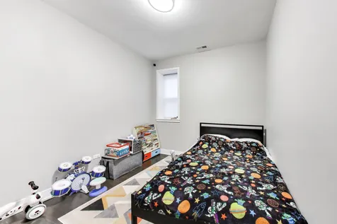 616 East 46th Street Chicago IL 60653