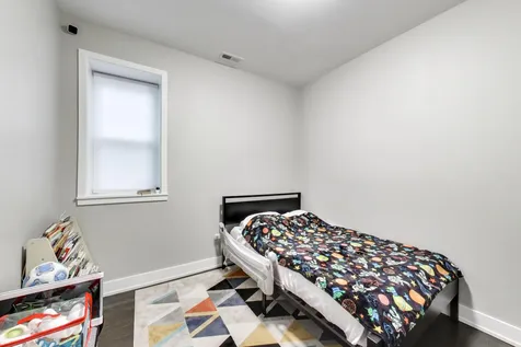 616 East 46th Street Chicago IL 60653