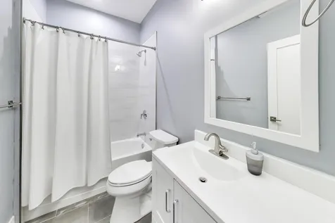 616 East 46th Street Chicago IL 60653