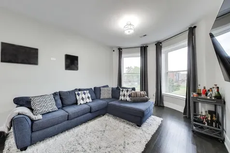 616 East 46th Street Chicago IL 60653