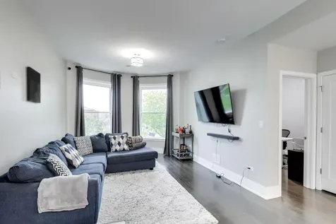 616 East 46th Street Chicago IL 60653