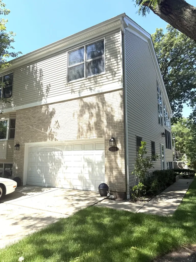 222 Thomas Drive Wood Dale IL 60191