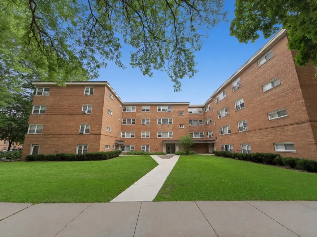 2605 West Fitch Avenue Chicago IL 60645