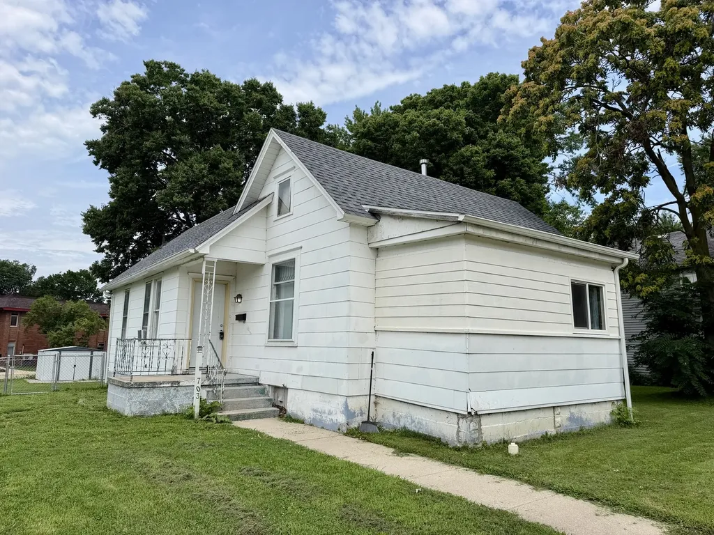 703 Park Place Sterling IL 61081