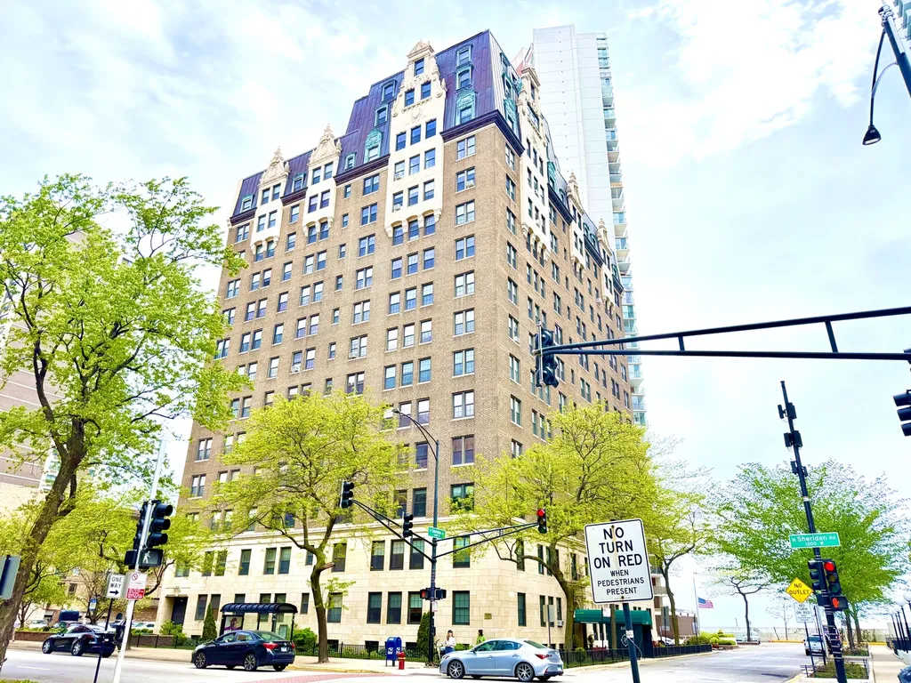 6101 North Sheridan Road Chicago IL 60660