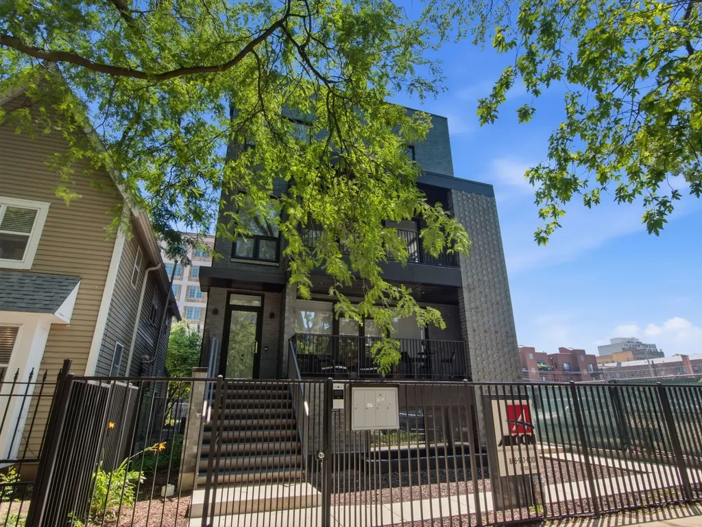 5039 North Winthrop Avenue Chicago IL 60640