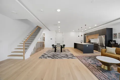 5039 North Winthrop Avenue Chicago IL 60640