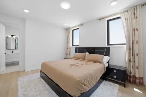 5039 North Winthrop Avenue Chicago IL 60640
