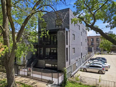5039 North Winthrop Avenue Chicago IL 60640