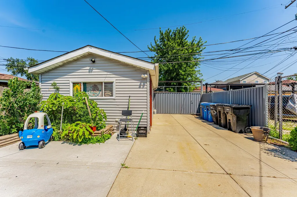 5933 South Sacramento Avenue Chicago IL 60629