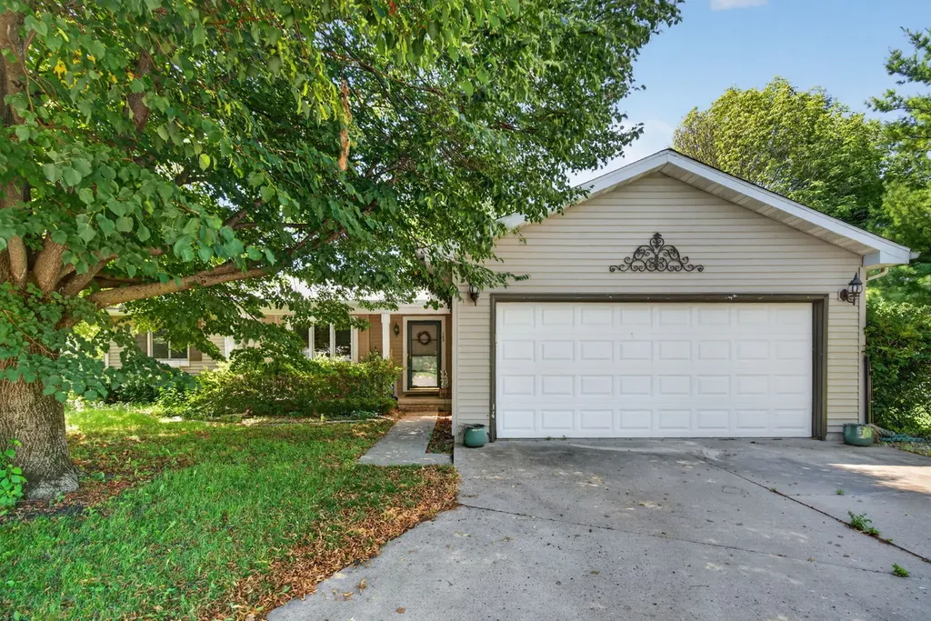 102 North Roma Court Toluca IL 61369