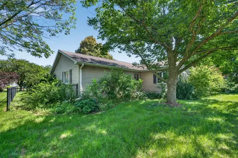 102 North Roma Court Toluca IL 61369