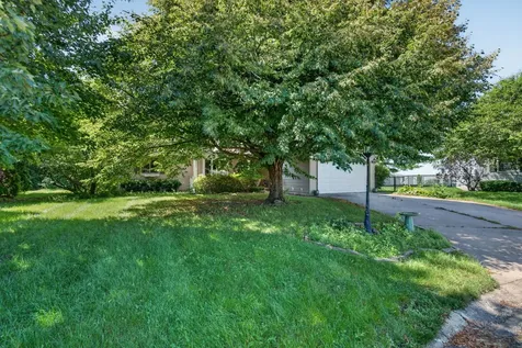 102 North Roma Court Toluca IL 61369