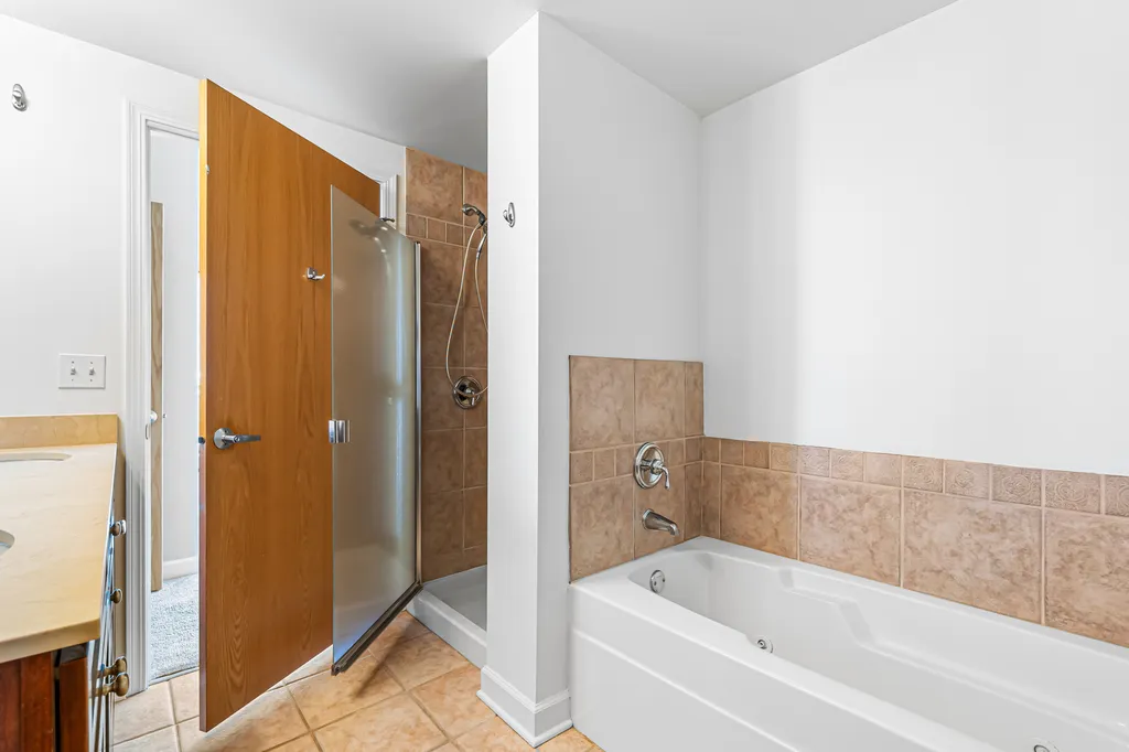 5 East 14th Place Chicago IL 60605