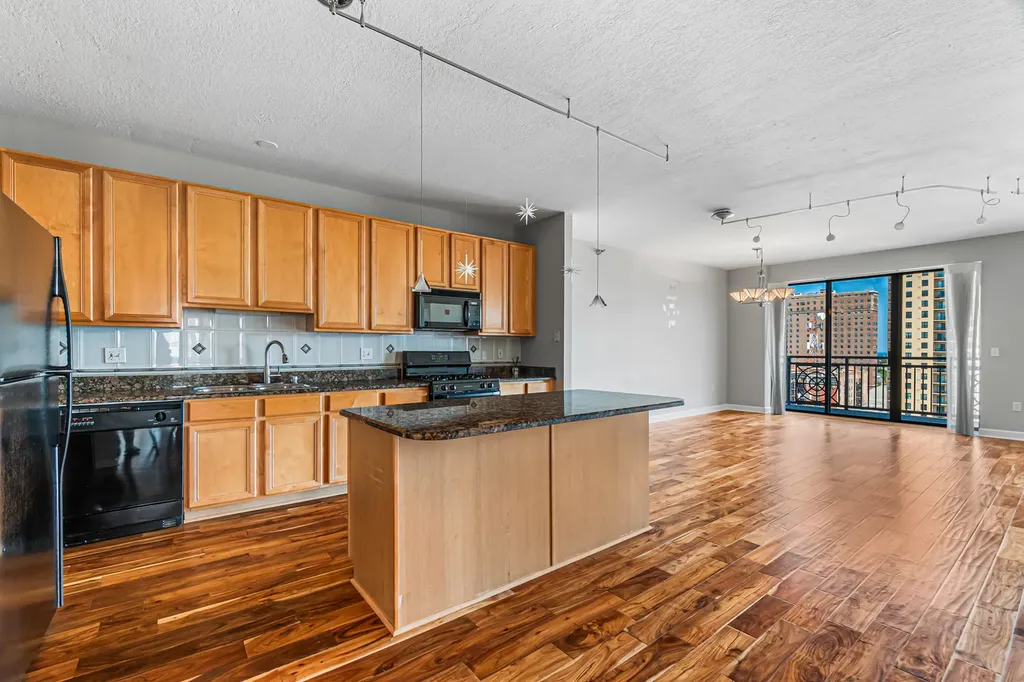 5 East 14th Place Chicago IL 60605