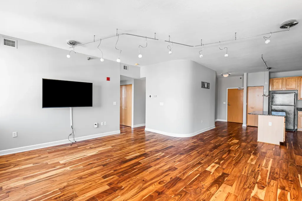 5 East 14th Place Chicago IL 60605