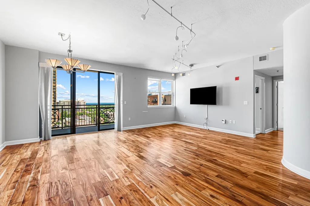 5 East 14th Place Chicago IL 60605