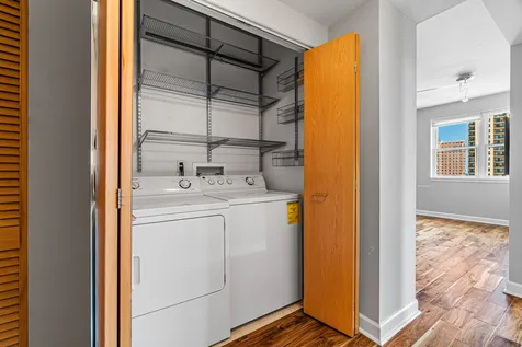 5 East 14th Place Chicago IL 60605