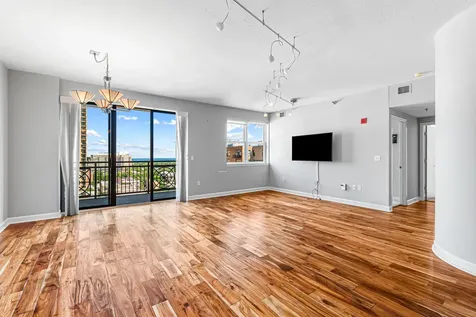 5 East 14th Place Chicago IL 60605