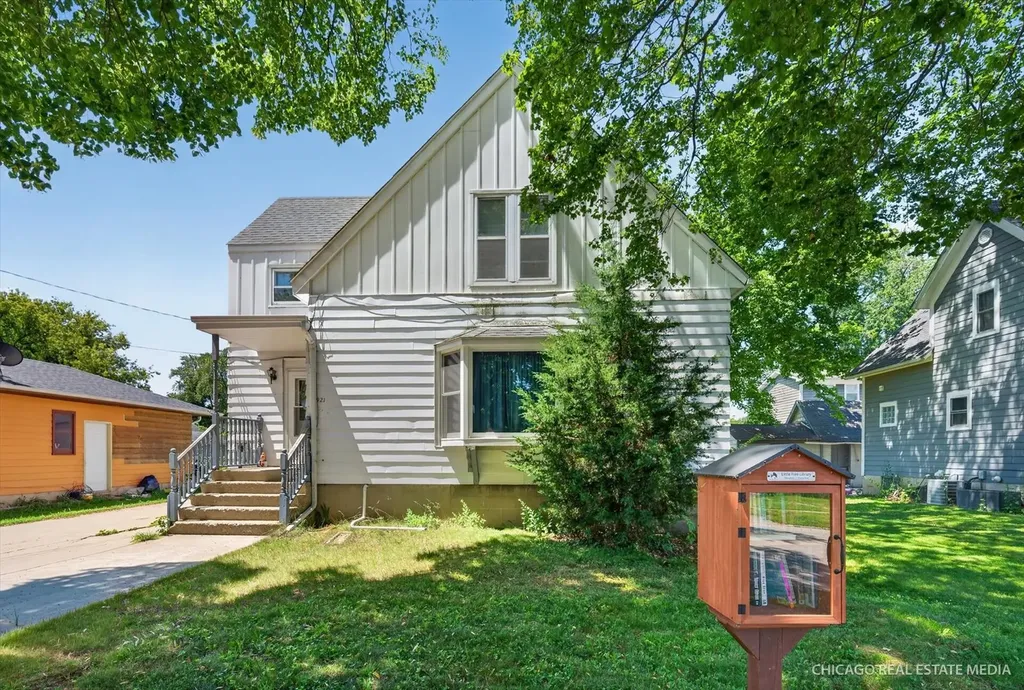 921 Wheeler Street Woodstock IL 60098