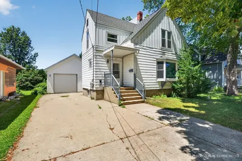921 Wheeler Street Woodstock IL 60098
