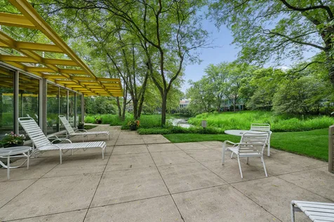 2555 Gross Point Road Evanston IL 60201