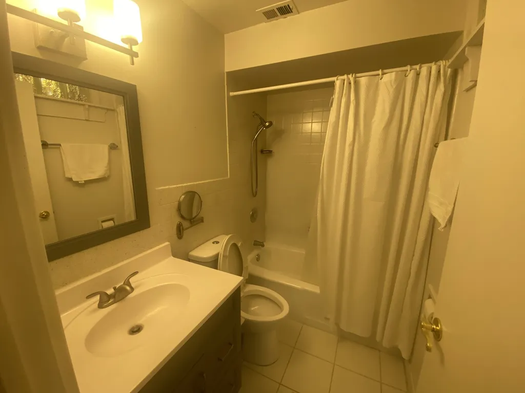 1198 Royal Glen Drive Glen Ellyn IL 60137