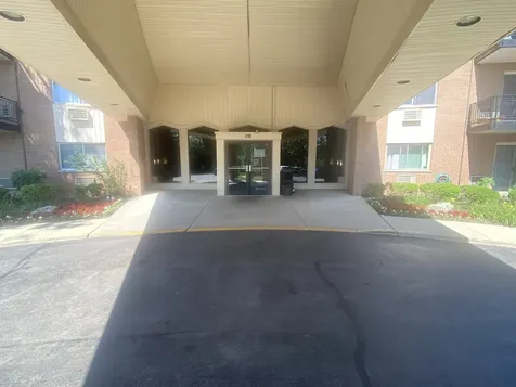 1198 Royal Glen Drive Glen Ellyn IL 60137